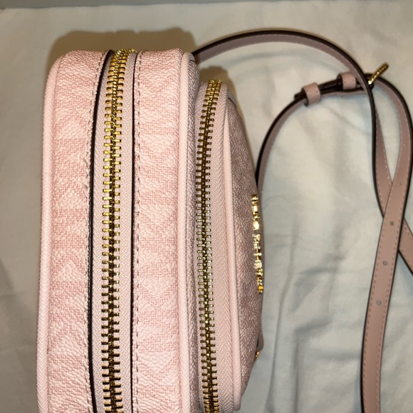 Authentic Michael Kors Crossbody - Picture 5 of 9